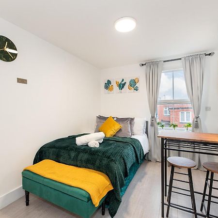 Small And Trendy Studio 3B London Exterior photo