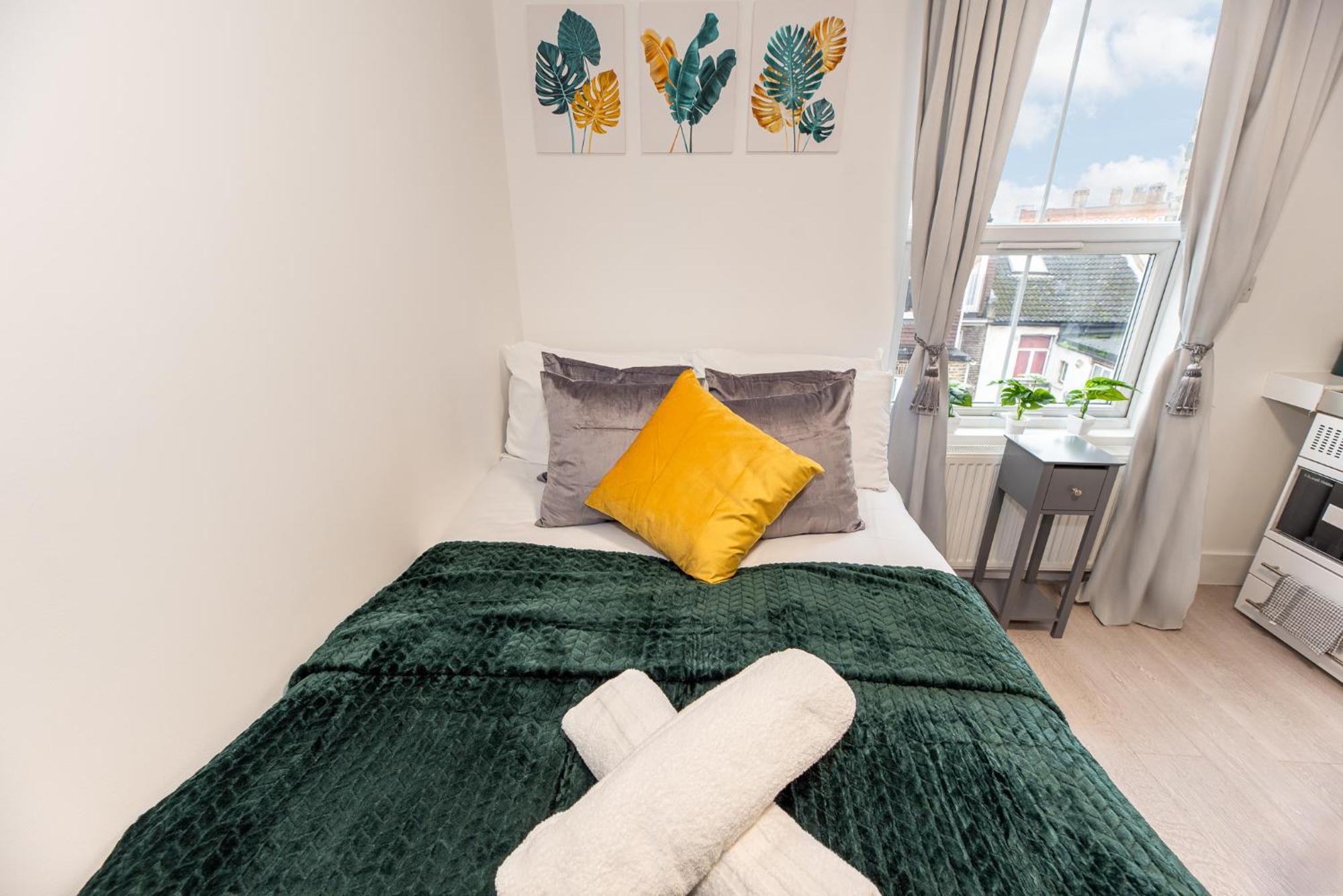 Small And Trendy Studio 3B London Exterior photo